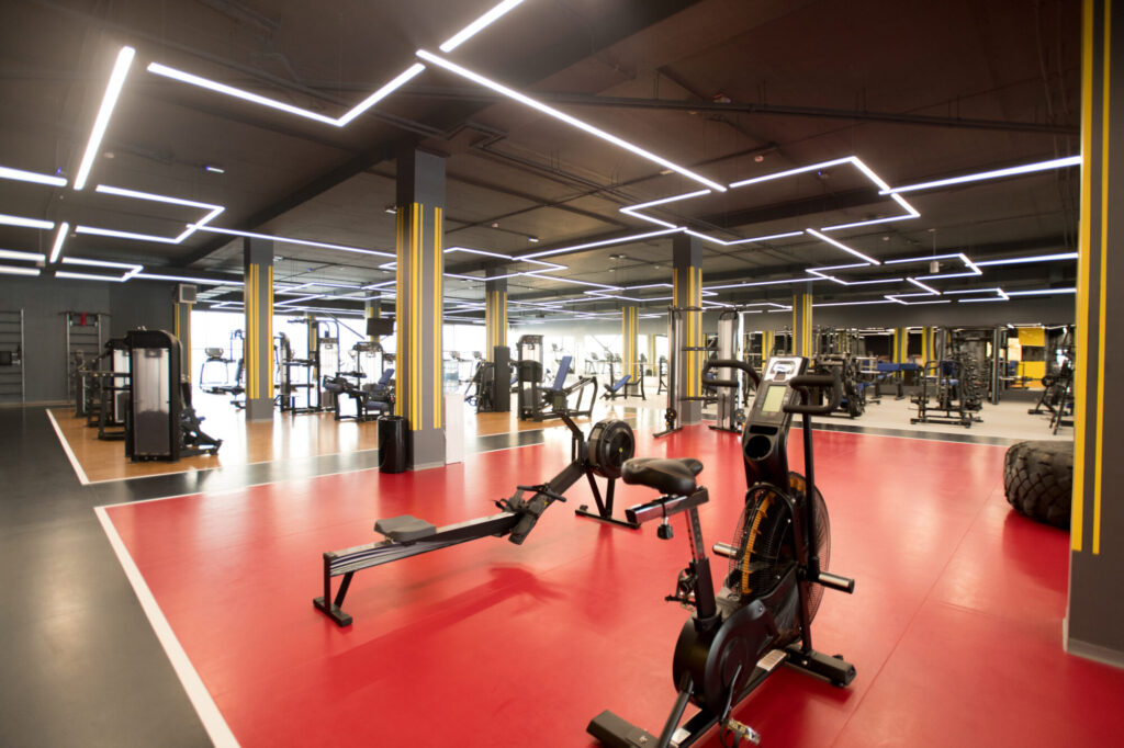 Palestra vicino a Unicaland a Cassino con area fitness e attrezzature sportive