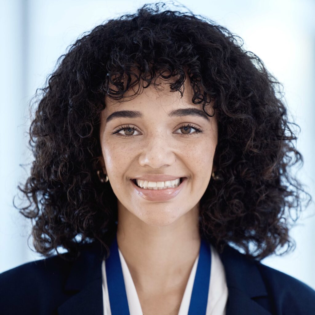 Studentessa sorridente di Unicaland che condivide la propria esperienza nella residenza universitaria di Cassino.